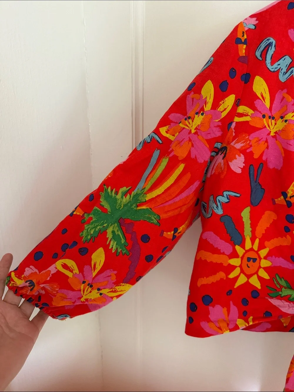 Maison d’ Amelie Bright Red Floral funky Tie-Front Blouse Medium Tropical - Picture 5 of 8